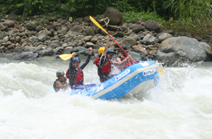 Family rafting in Costa Rica on the Savegre River